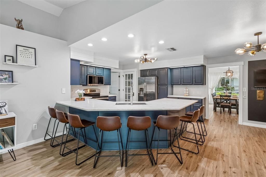 En Venta: $609,000 (4 camas, 2 baños, 3042 Pies cuadrados)