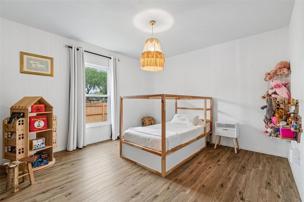 En Venta: $609,000 (4 camas, 2 baños, 3042 Pies cuadrados)