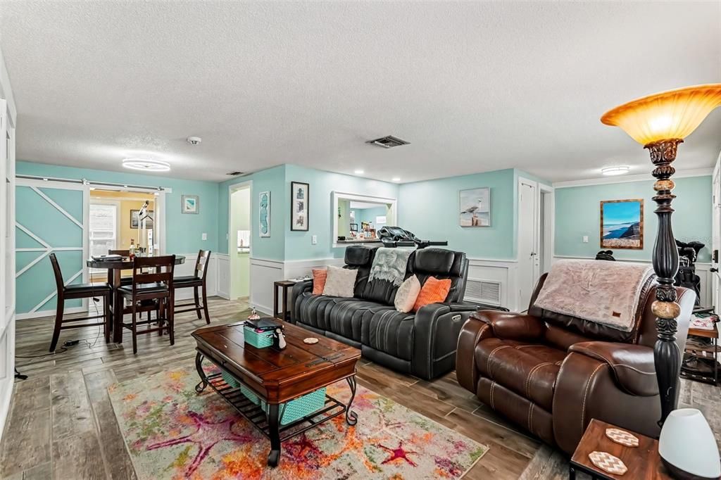 For Sale: $375,000 (3 beds, 2 baths, 1519 Square Feet)