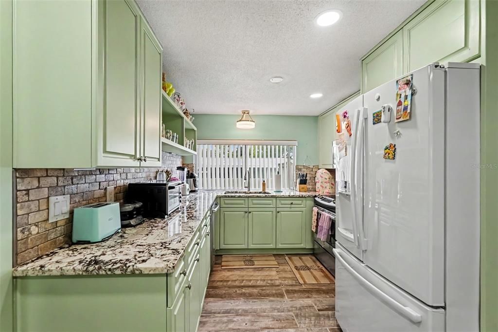For Sale: $375,000 (3 beds, 2 baths, 1519 Square Feet)