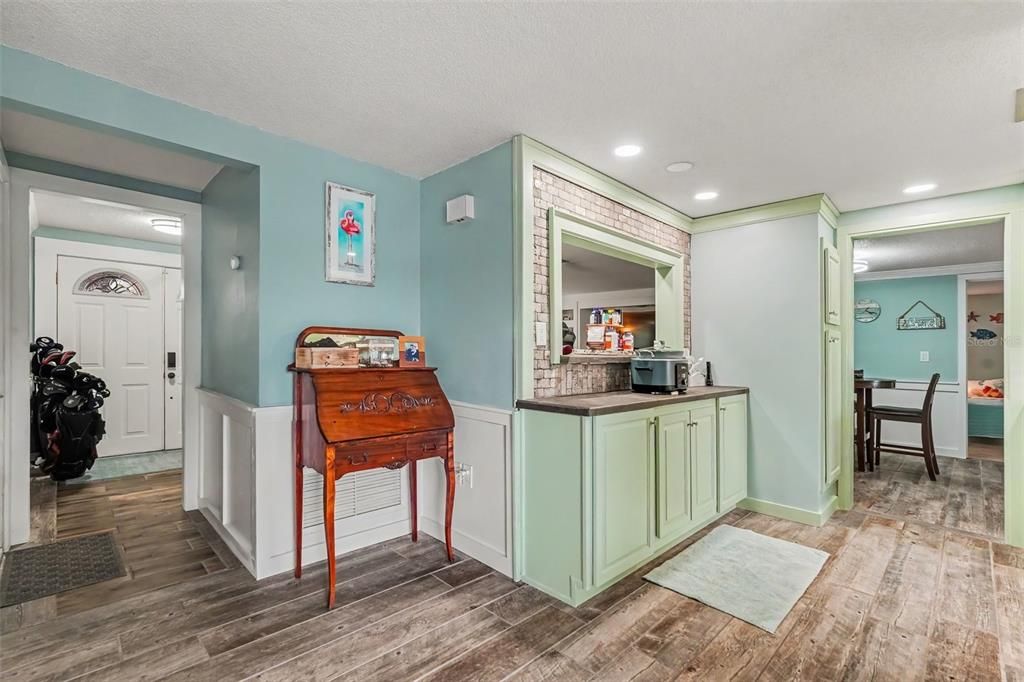 For Sale: $375,000 (3 beds, 2 baths, 1519 Square Feet)