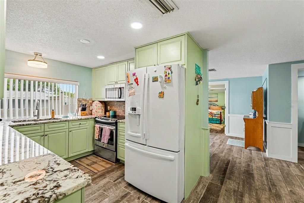 For Sale: $375,000 (3 beds, 2 baths, 1519 Square Feet)