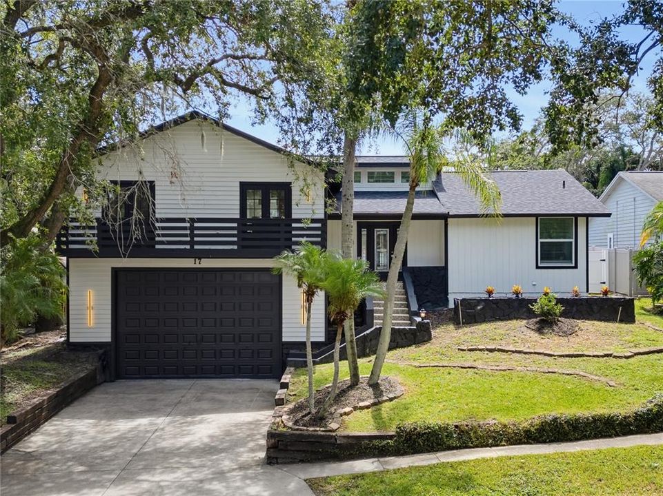 For Sale: $950,000 (3 beds, 4 baths, 2880 Square Feet)