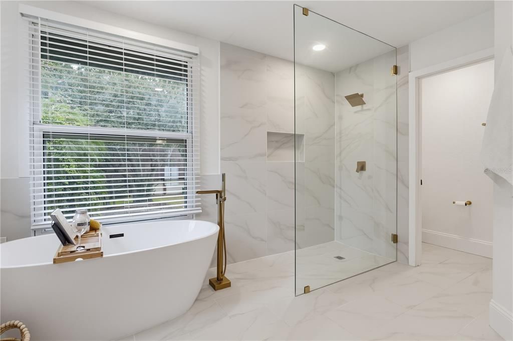 For Sale: $950,000 (3 beds, 4 baths, 2880 Square Feet)