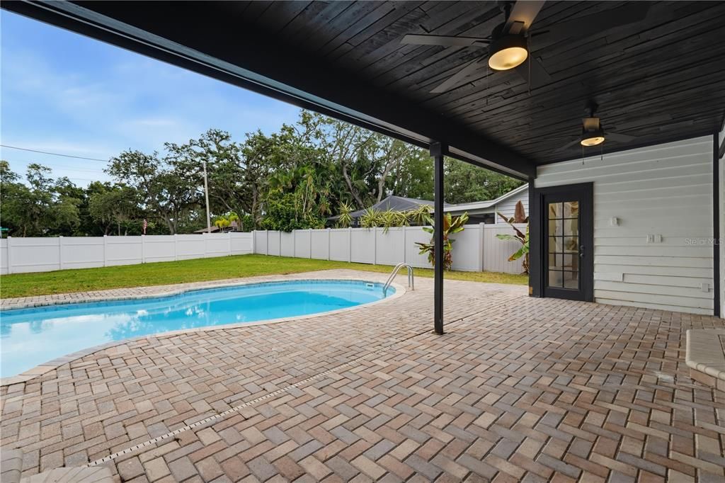 For Sale: $950,000 (3 beds, 4 baths, 2880 Square Feet)