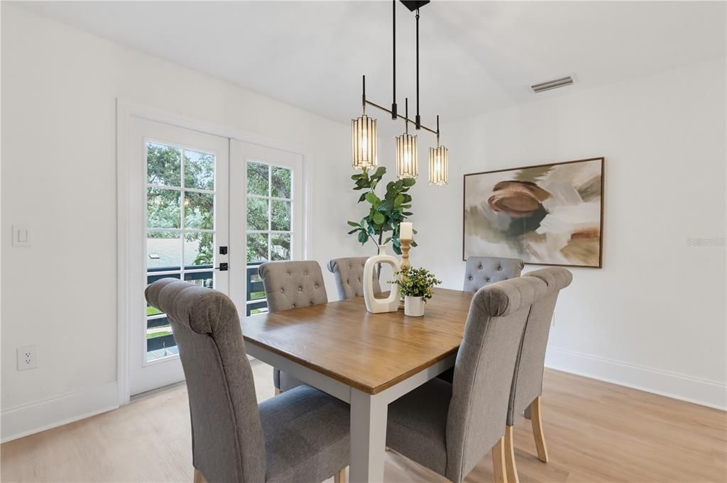 For Sale: $950,000 (3 beds, 4 baths, 2880 Square Feet)