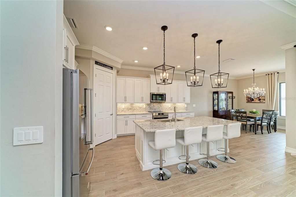 For Sale: $974,900 (3 beds, 4 baths, 3273 Square Feet)