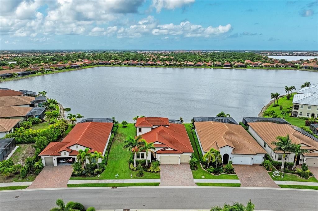 For Sale: $974,900 (3 beds, 4 baths, 3273 Square Feet)