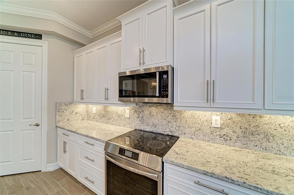 For Sale: $974,900 (3 beds, 4 baths, 3273 Square Feet)