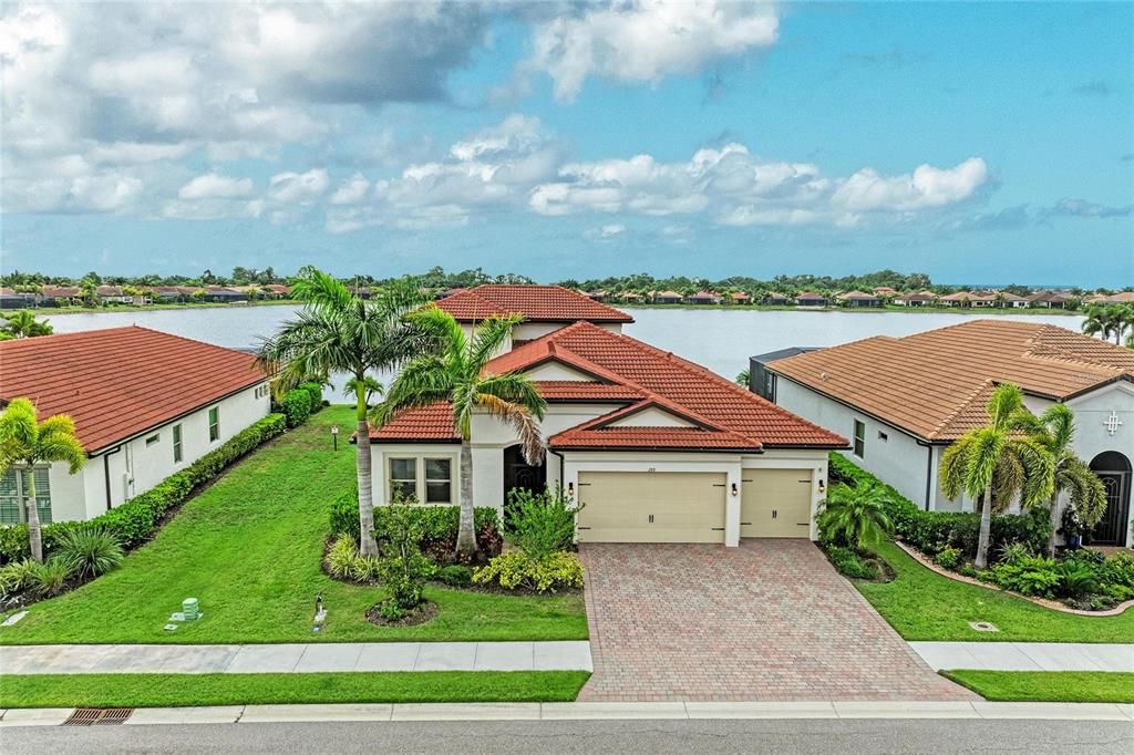 For Sale: $974,900 (3 beds, 4 baths, 3273 Square Feet)
