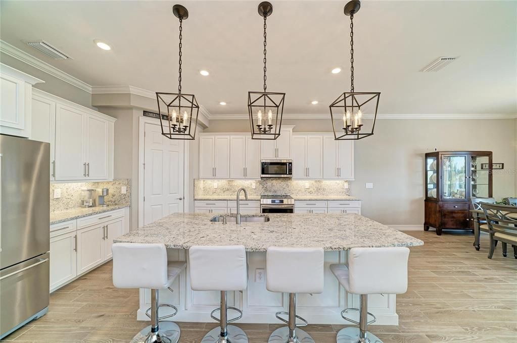 For Sale: $974,900 (3 beds, 4 baths, 3273 Square Feet)
