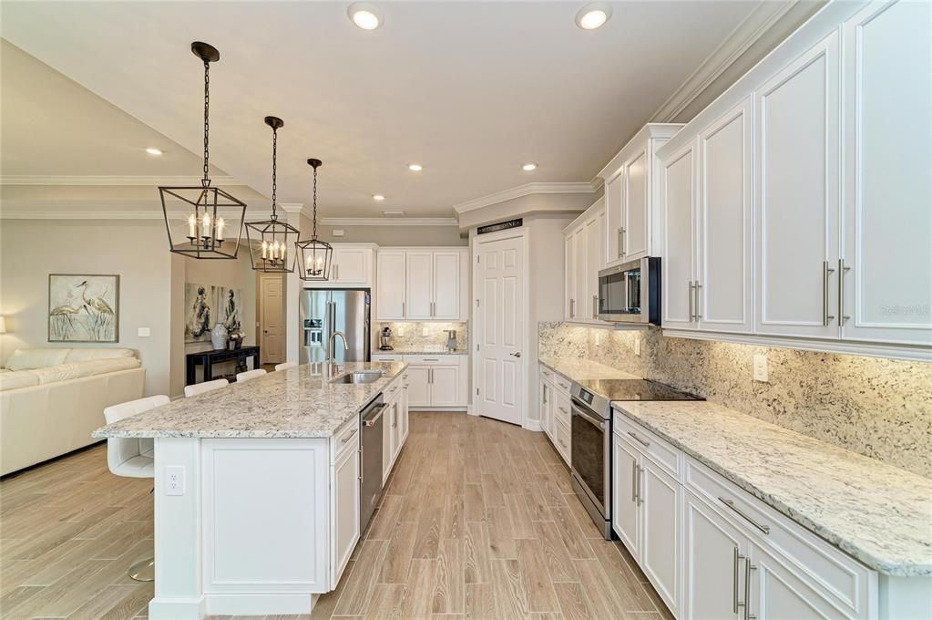 For Sale: $974,900 (3 beds, 4 baths, 3273 Square Feet)