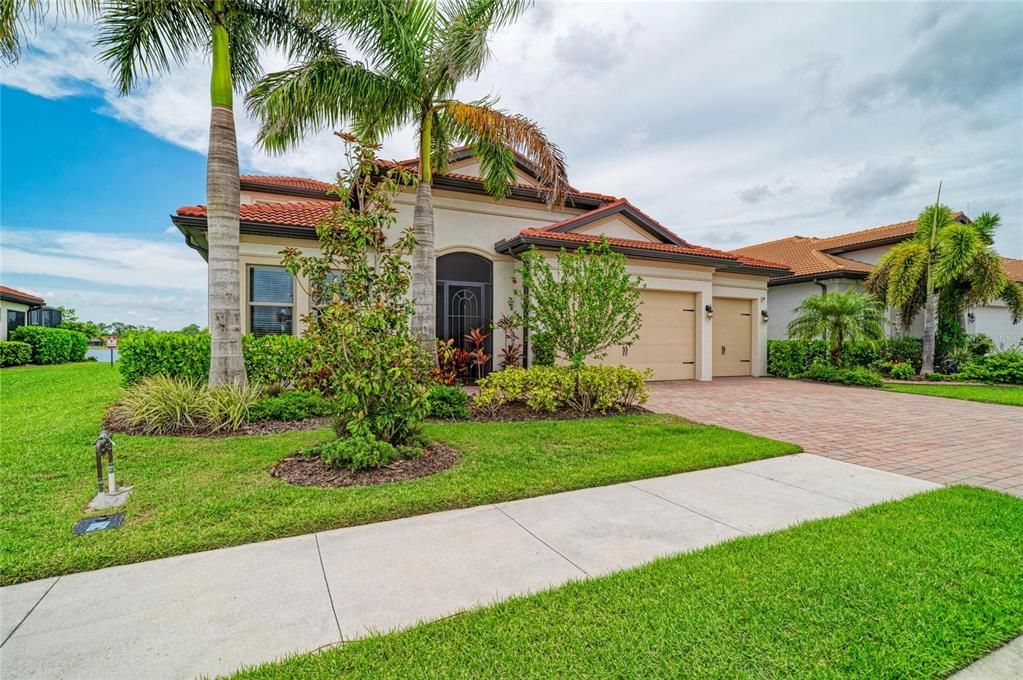 For Sale: $974,900 (3 beds, 4 baths, 3273 Square Feet)