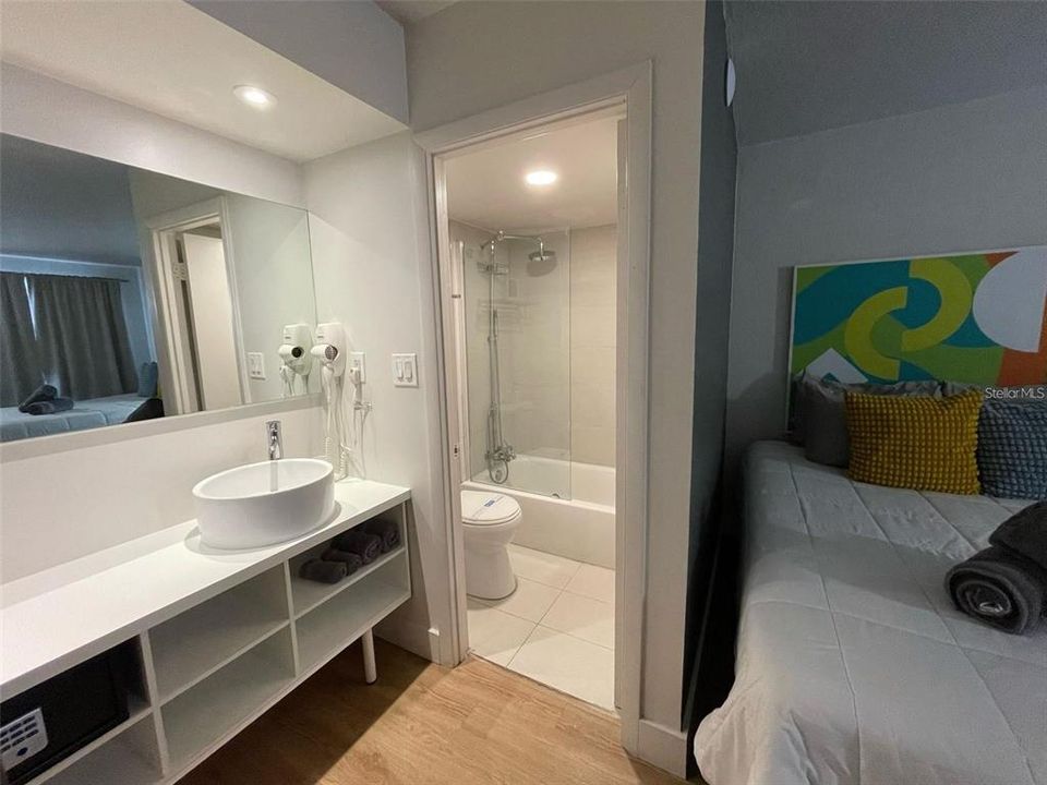 На продажу: $68,900 (1 спален, 1 ванн, 231 Квадратных фут)