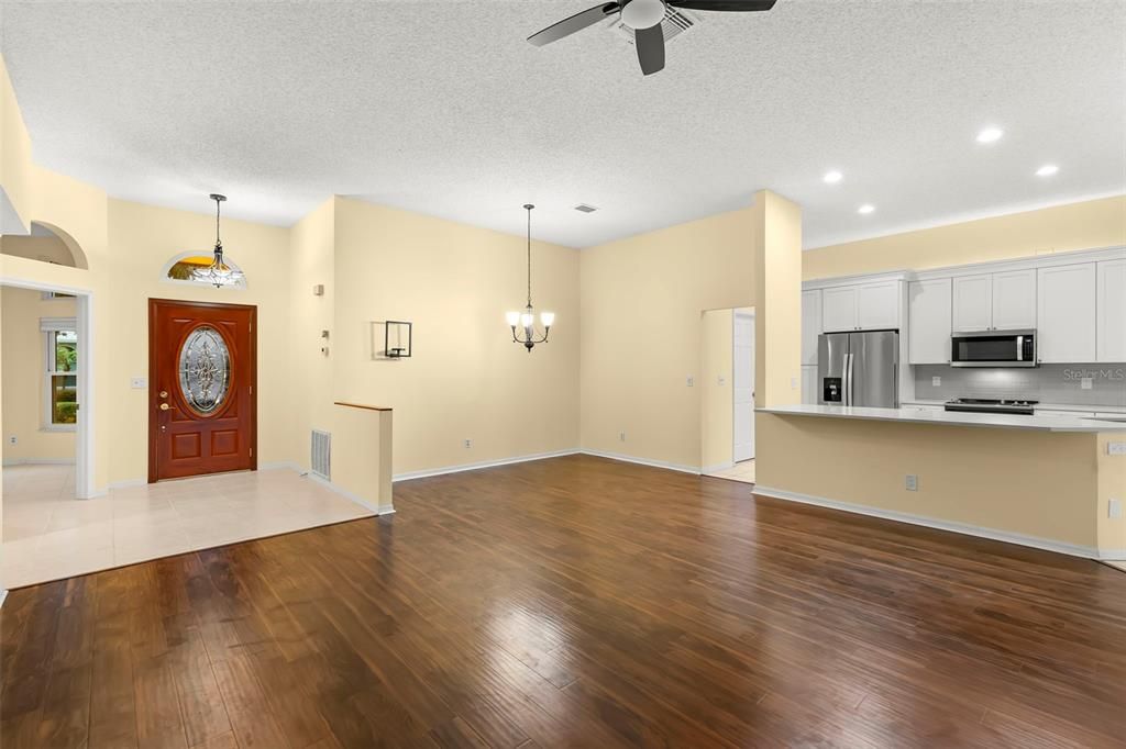 Activo con contrato: $199,900 (3 camas, 2 baños, 1660 Pies cuadrados)