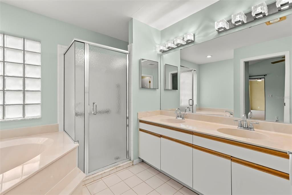 Activo con contrato: $199,900 (3 camas, 2 baños, 1660 Pies cuadrados)