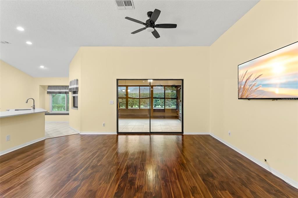 Activo con contrato: $199,900 (3 camas, 2 baños, 1660 Pies cuadrados)