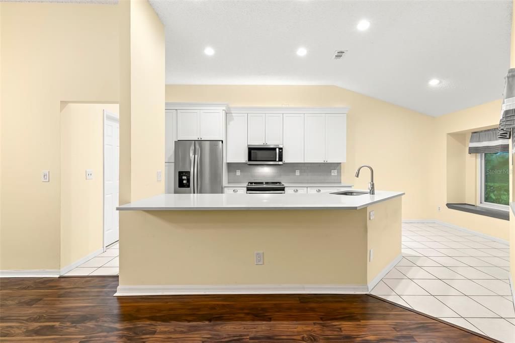 Activo con contrato: $199,900 (3 camas, 2 baños, 1660 Pies cuadrados)