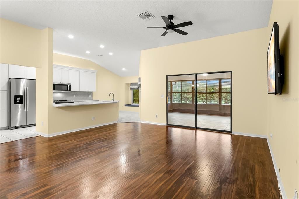 Activo con contrato: $199,900 (3 camas, 2 baños, 1660 Pies cuadrados)