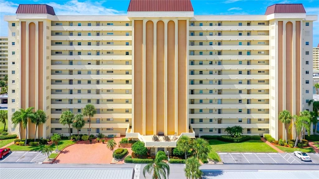 For Rent: $2,150 (2 beds, 2 baths, 1040 Square Feet)