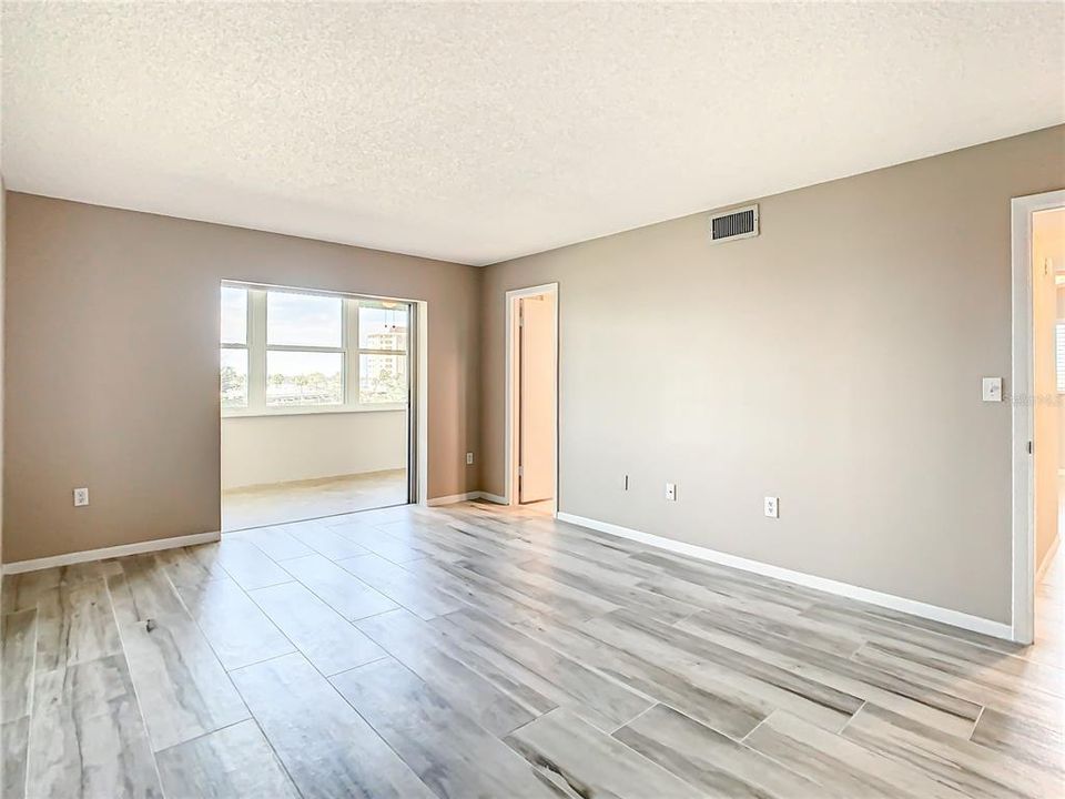 For Rent: $2,150 (2 beds, 2 baths, 1040 Square Feet)