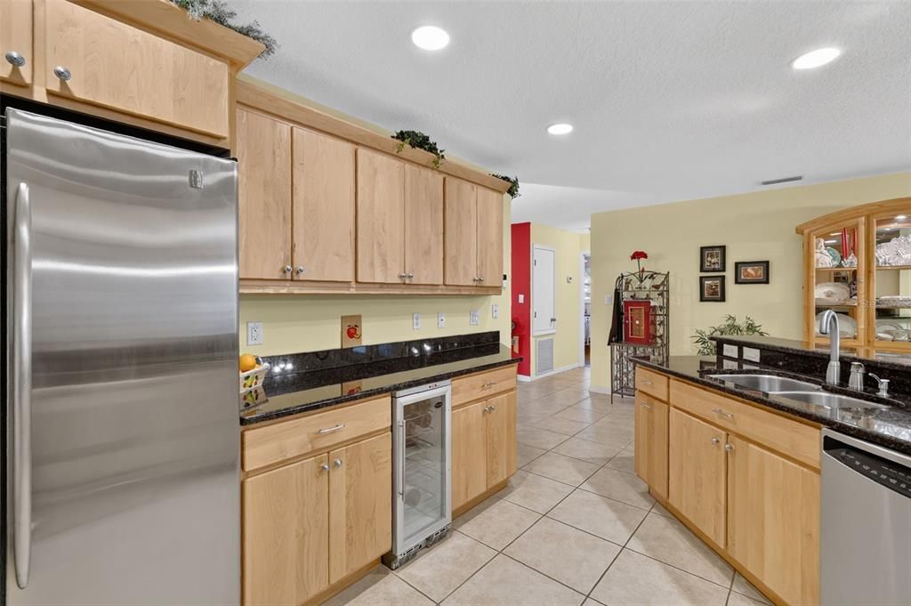 For Sale: $373,500 (2 beds, 2 baths, 1447 Square Feet)