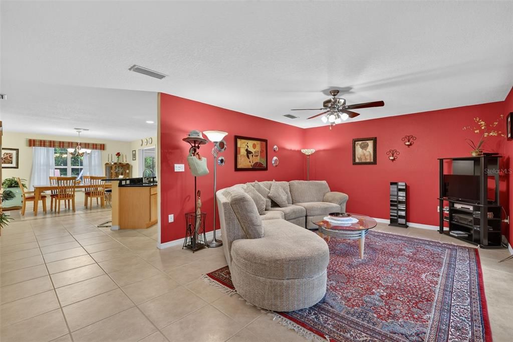 For Sale: $373,500 (2 beds, 2 baths, 1447 Square Feet)