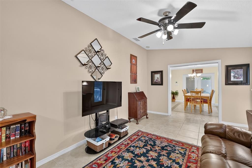 For Sale: $373,500 (2 beds, 2 baths, 1447 Square Feet)
