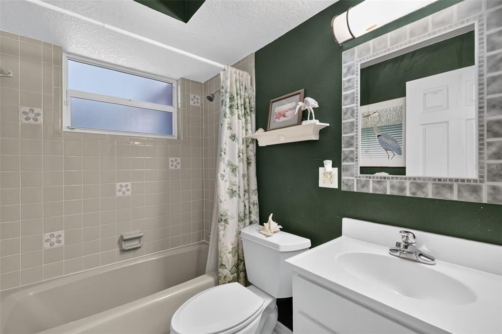 For Sale: $373,500 (2 beds, 2 baths, 1447 Square Feet)