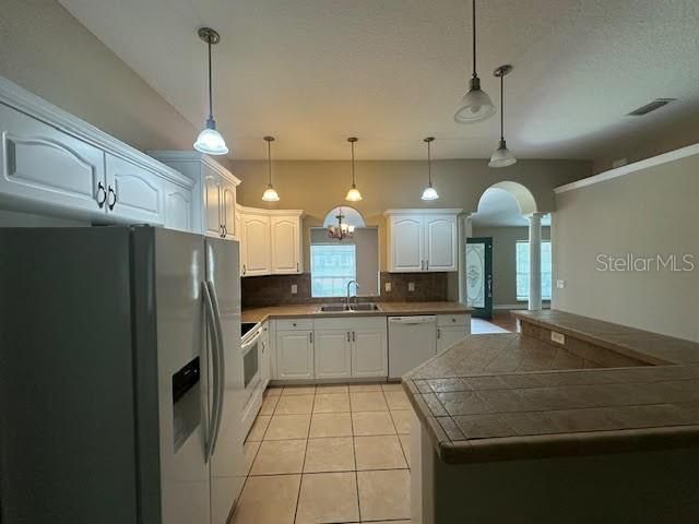 В аренду: $1,950 (4 спален, 3 ванн, 2056 Квадратных фут)
