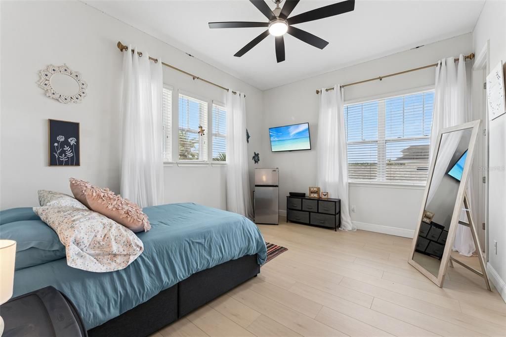 В аренду: $4,500 (4 спален, 3 ванн, 3795 Квадратных фут)