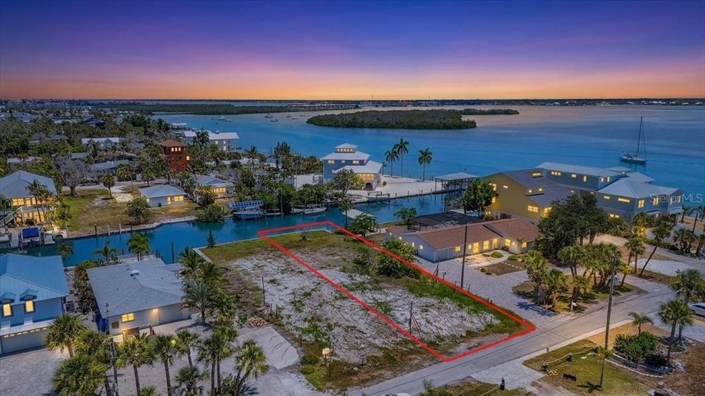 En Venta: $3,199,999 (4 camas, 3 baños, 4002 Pies cuadrados)