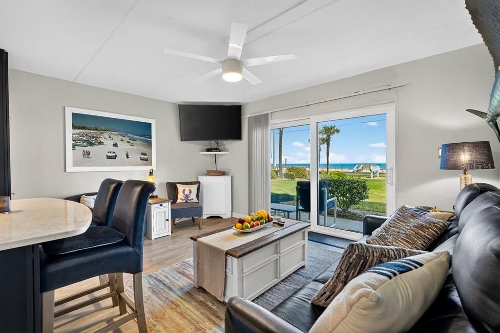 For Sale: $299,900 (2 beds, 2 baths, 1025 Square Feet)