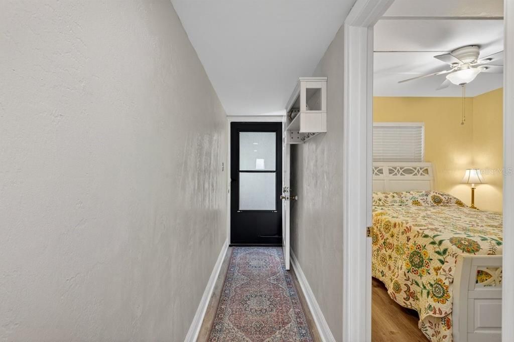 For Sale: $299,900 (2 beds, 2 baths, 1025 Square Feet)