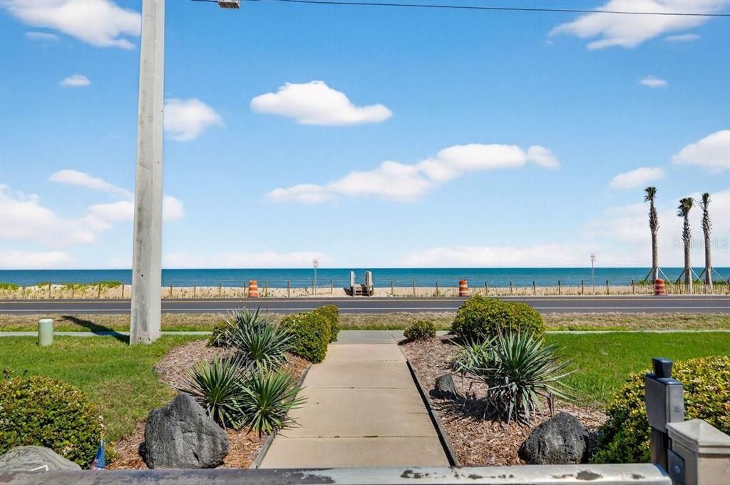 For Sale: $299,900 (2 beds, 2 baths, 1025 Square Feet)