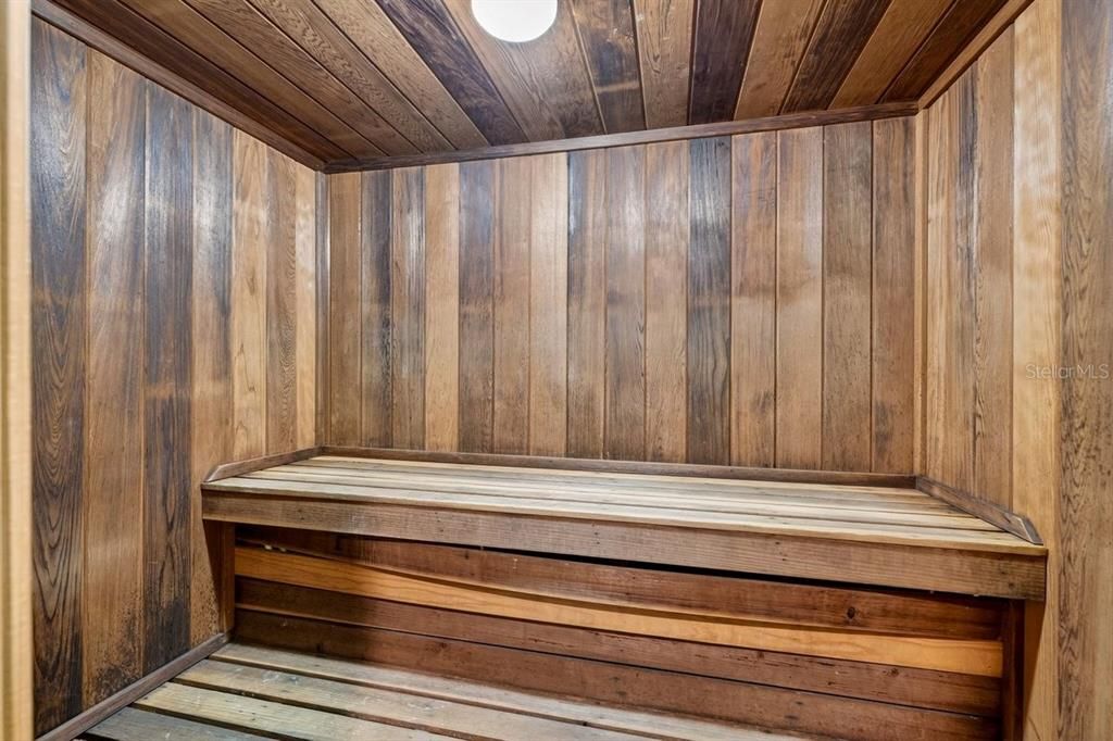For Sale: $299,900 (2 beds, 2 baths, 1025 Square Feet)