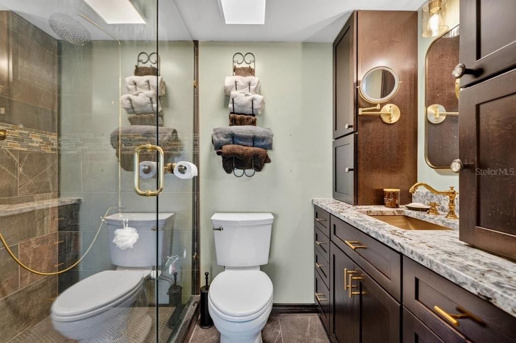 For Sale: $299,900 (2 beds, 2 baths, 1025 Square Feet)
