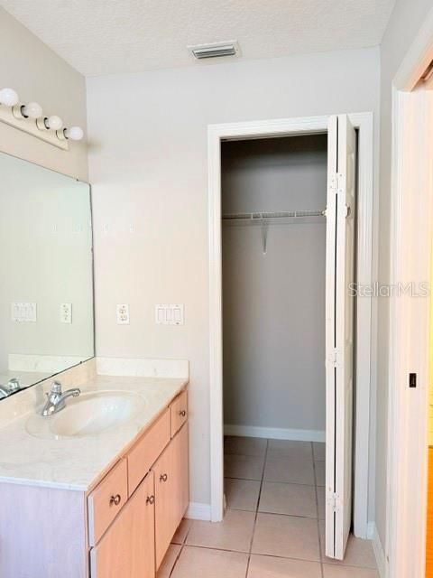 В аренду: $1,400 (3 спален, 2 ванн, 1306 Квадратных фут)
