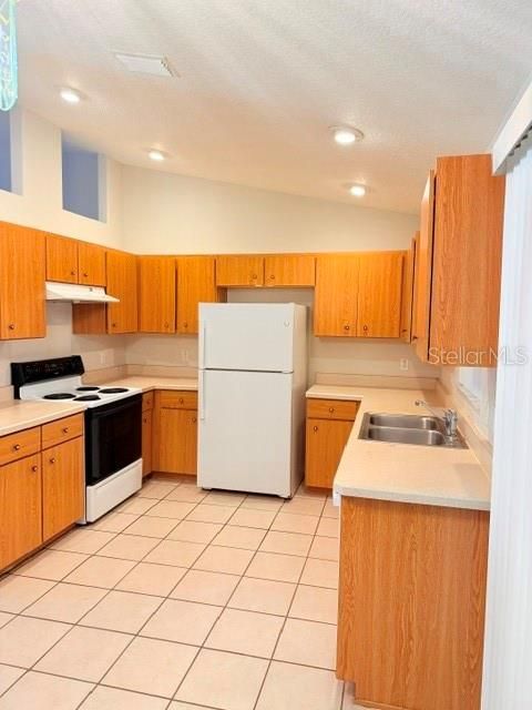 В аренду: $1,400 (3 спален, 2 ванн, 1306 Квадратных фут)