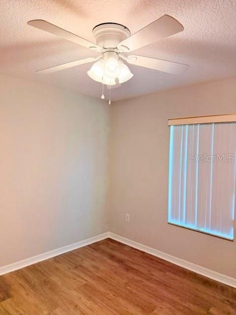В аренду: $1,400 (3 спален, 2 ванн, 1306 Квадратных фут)