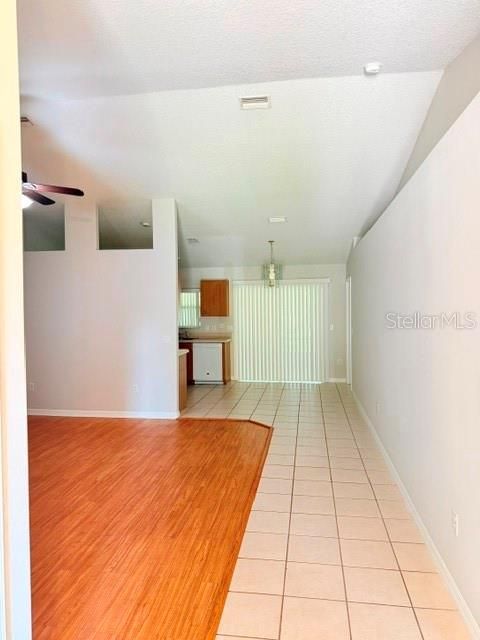 В аренду: $1,400 (3 спален, 2 ванн, 1306 Квадратных фут)