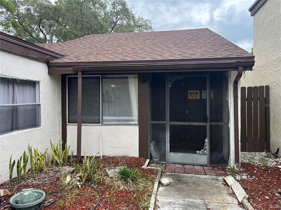 For Rent: $1,650 (2 beds, 1 baths, 963 Square Feet)