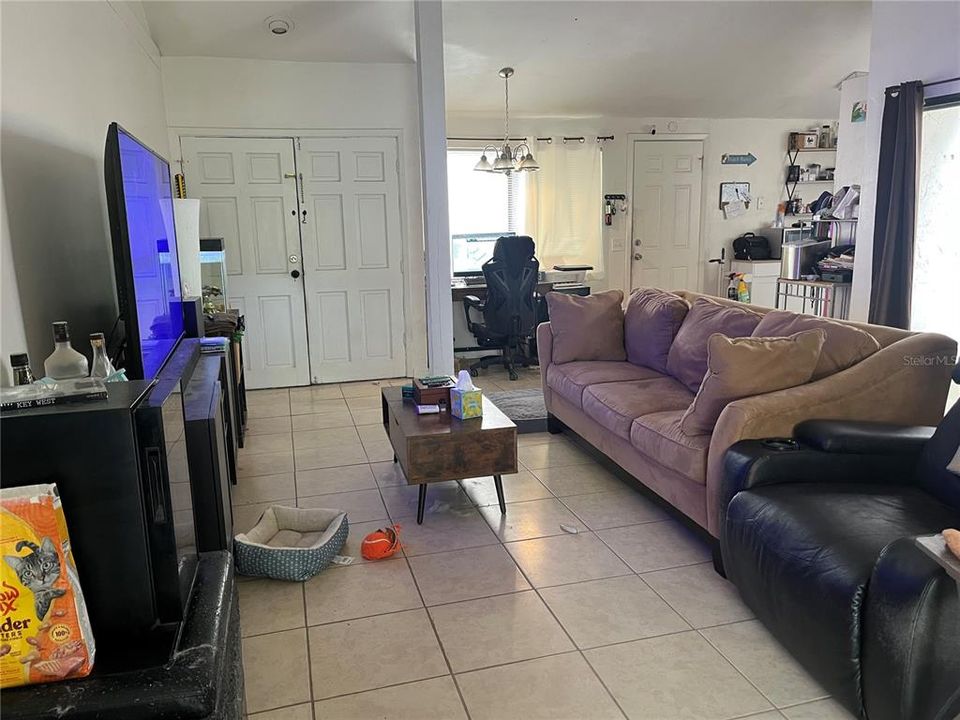 For Rent: $1,650 (2 beds, 1 baths, 963 Square Feet)