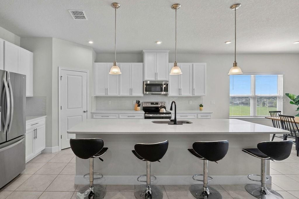 For Sale: $629,999 (4 beds, 2 baths, 2808 Square Feet)