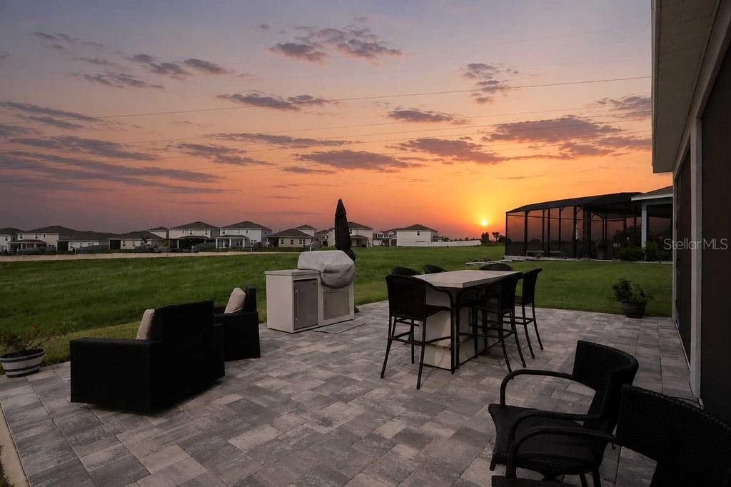 For Sale: $629,999 (4 beds, 2 baths, 2808 Square Feet)