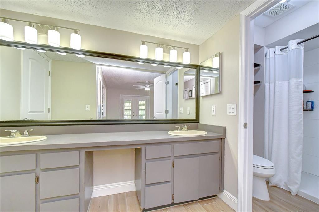 For Sale: $325,000 (3 beds, 2 baths, 1450 Square Feet)