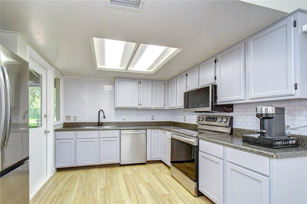 For Sale: $325,000 (3 beds, 2 baths, 1450 Square Feet)