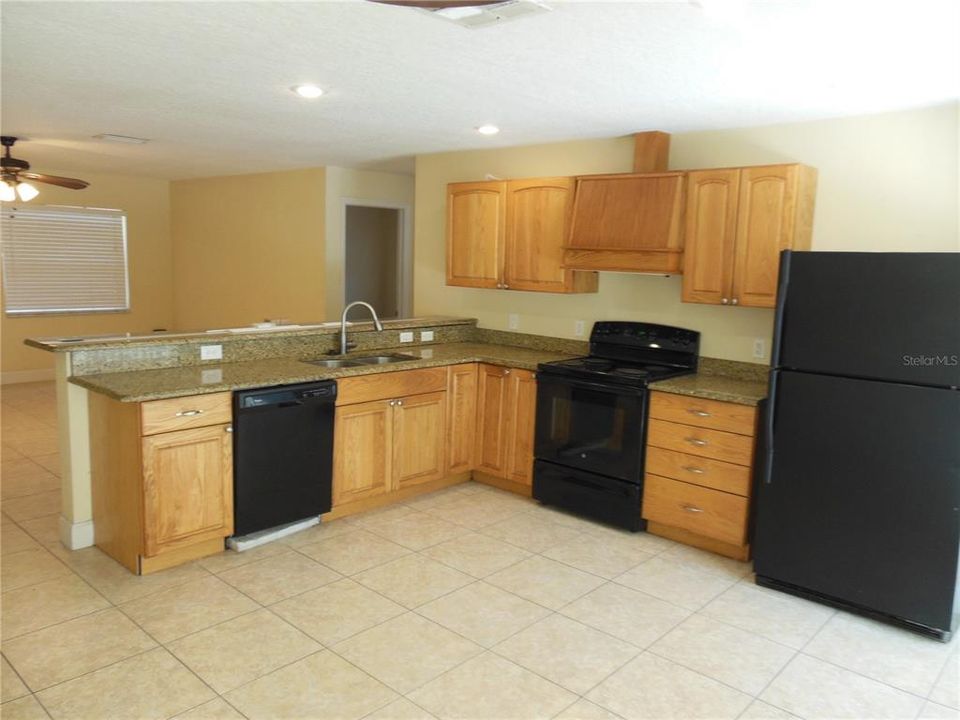 For Rent: $2,100 (3 beds, 2 baths, 1232 Square Feet)