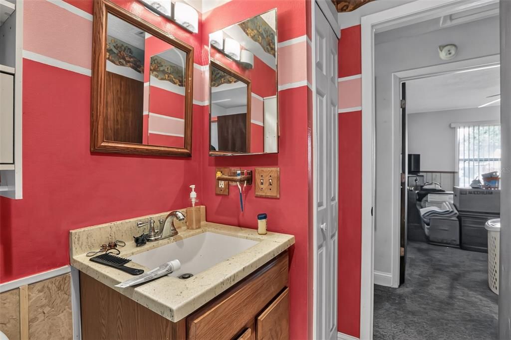 На продажу: $209,900 (3 спален, 1 ванн, 832 Квадратных фут)