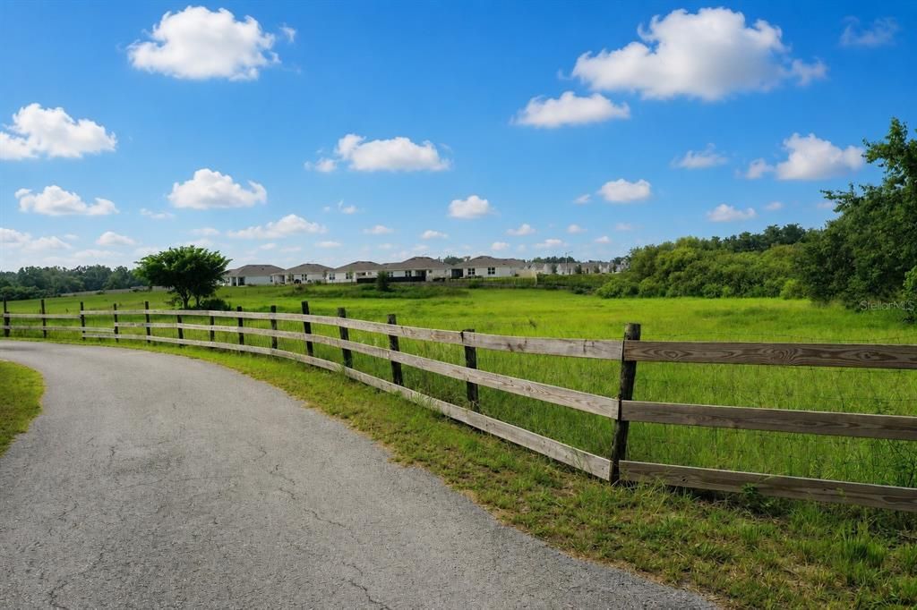 На продажу: $260,000 (5.02 acres)